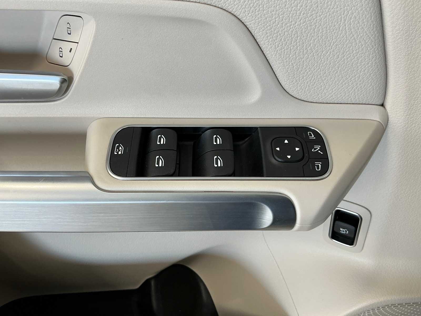 Certified Used 2026 Polar White Mercedes-Benz GLB 250 image 20