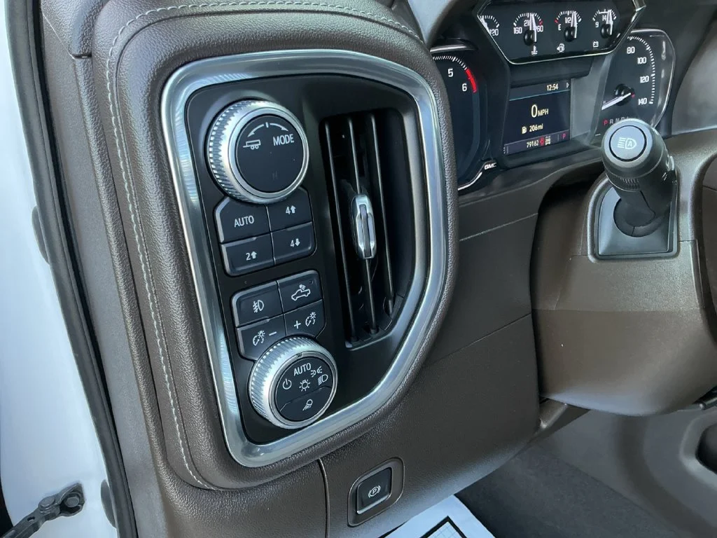 Used 2021 WHITE FROST TRICOAT GMC SLT image 32