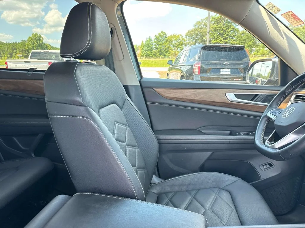 Used 2025 Gray Volkswagen 2.0T SE w/Technology image 19