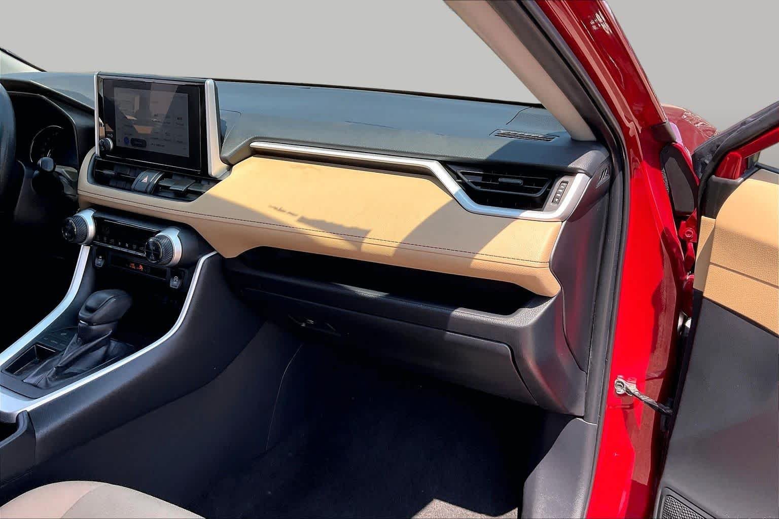 Used 2025 Ruby Flare Pearl Toyota XLE image 18