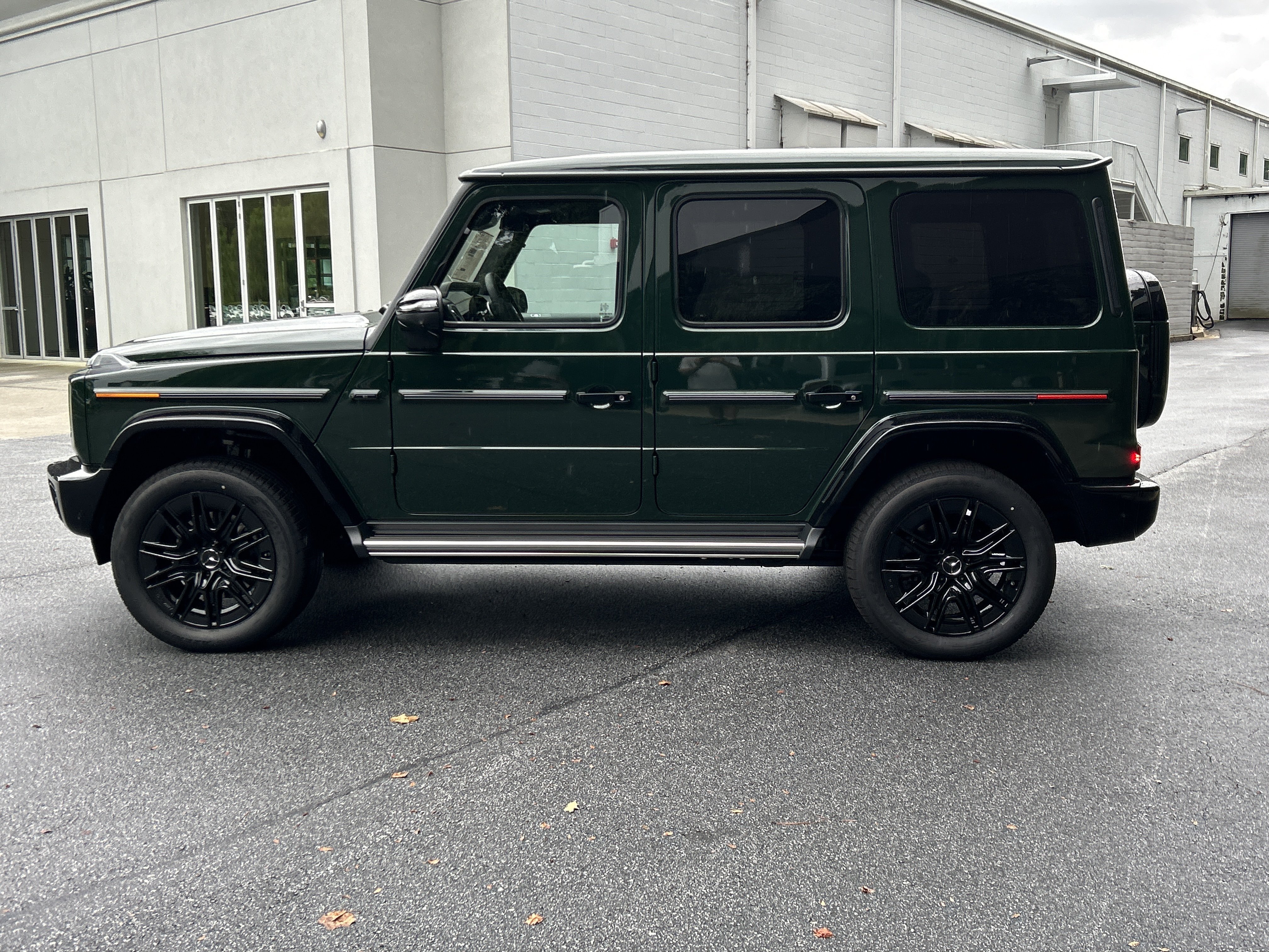 New 2026 MANUFAKTUR Deep Green Non-Metallic Mercedes-Benz G 580e SUV image 12