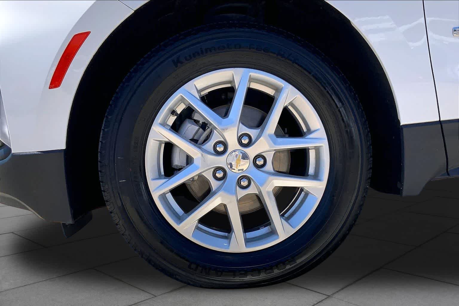 Used 2024 Summit White Chevrolet LT image 11