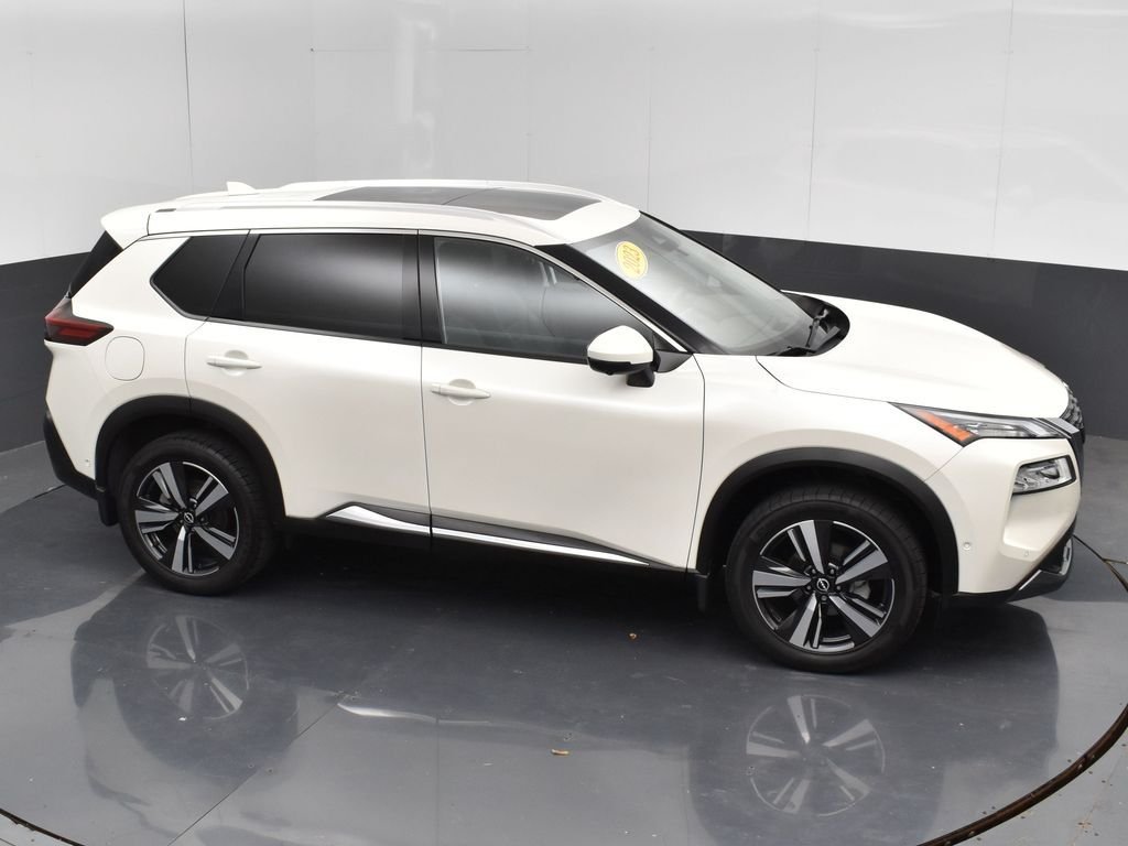 Used 2023 White Nissan SL image 31