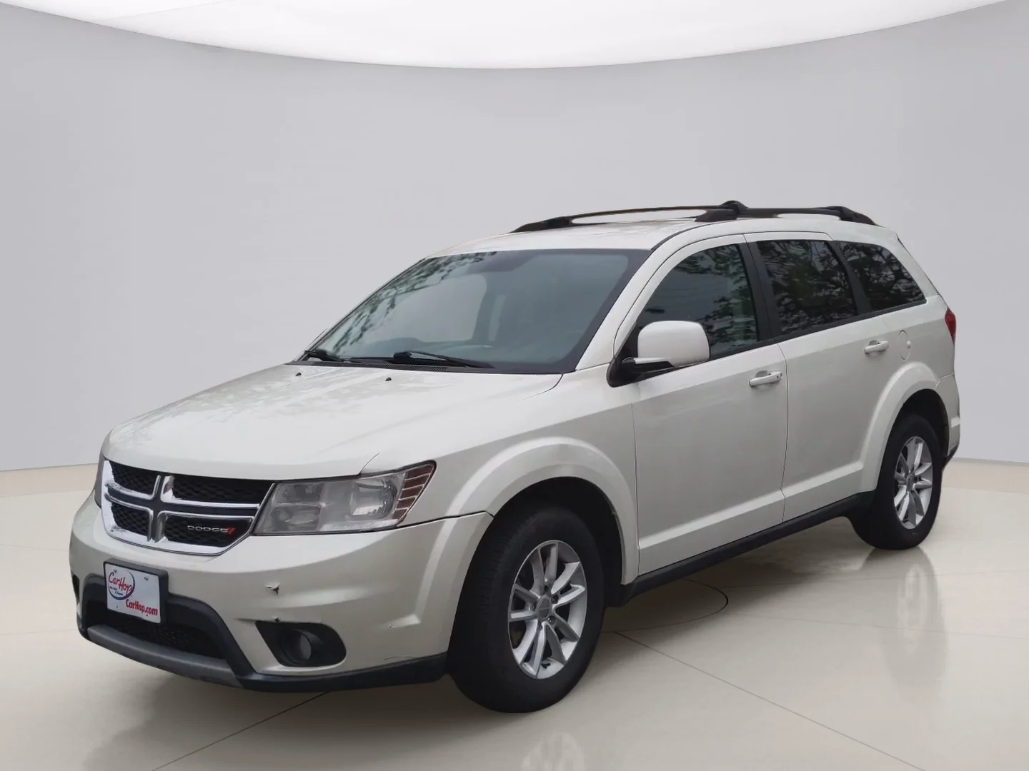 Used 2013 White Dodge SXT image 1