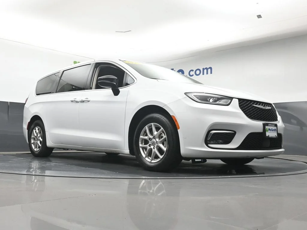 Certified Used 2024 White/off-white Chrysler Touring L image 29