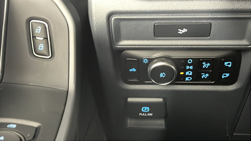 New 2026 Carbonized Gray Metallic Ford XLT image 24
