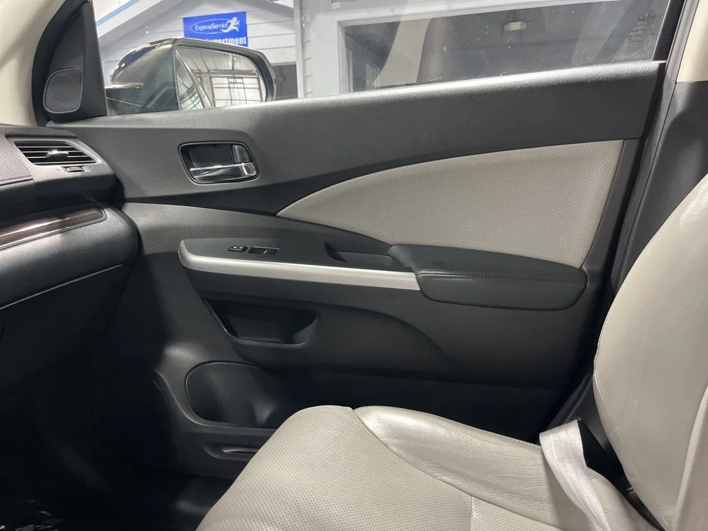 Certified Used 2016 Obsidian Blue Pearl Honda Touring image 15