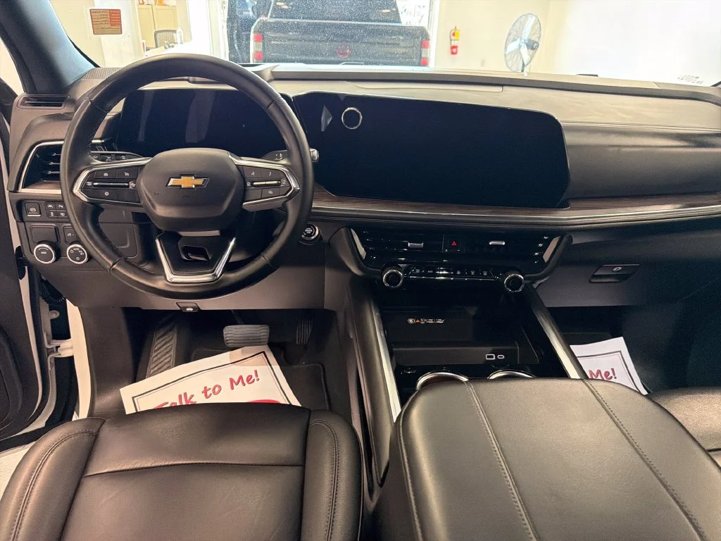 Used 2025 White Chevrolet LT image 18