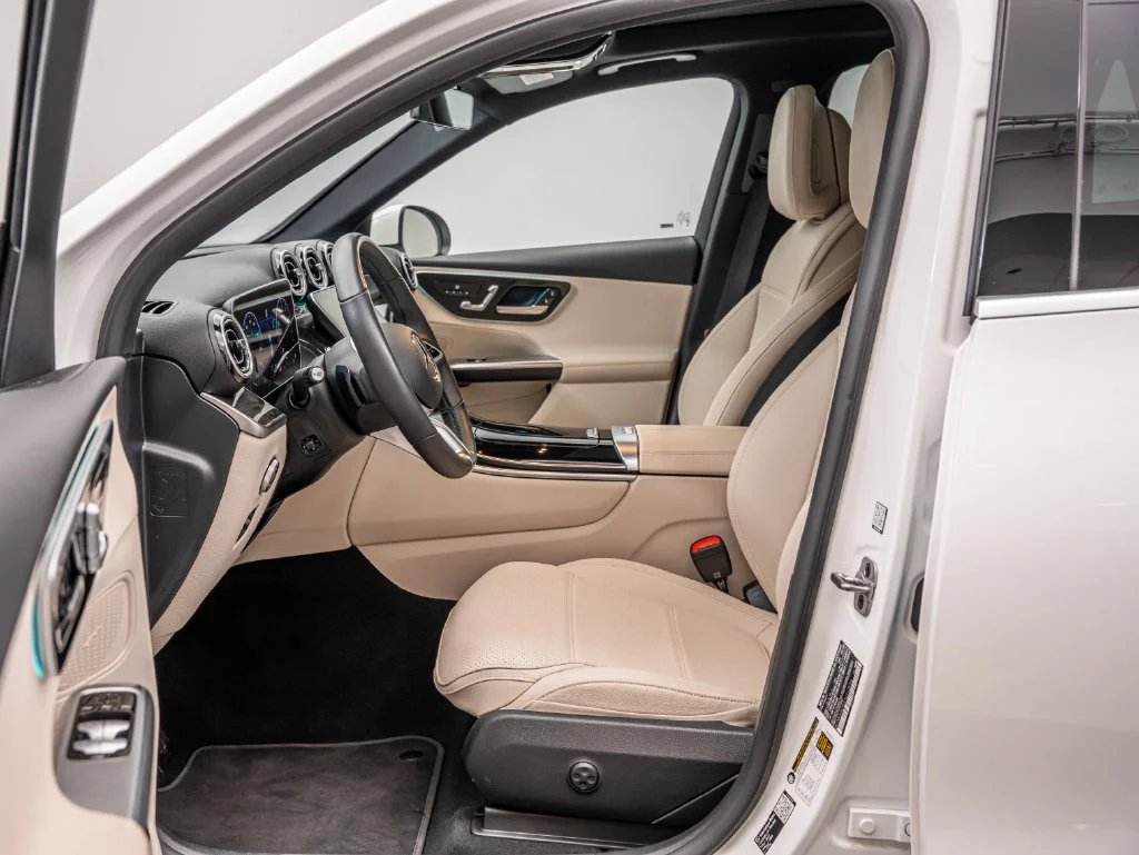 Certified Used 2026 Polar White Mercedes-Benz GLC 300 image 23