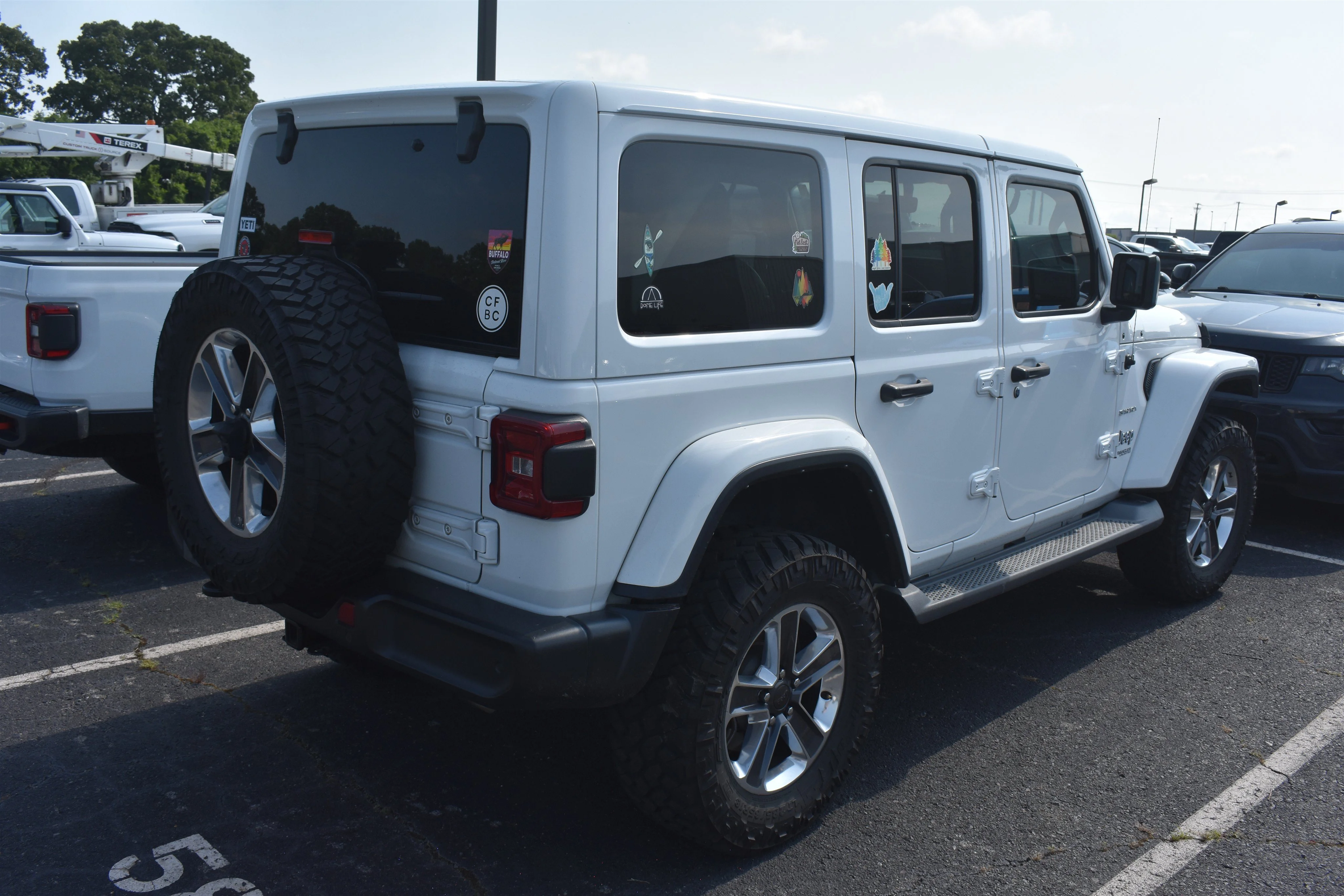 Used 2021 Bright White Clearcoat Jeep Unlimited Sahara image 3
