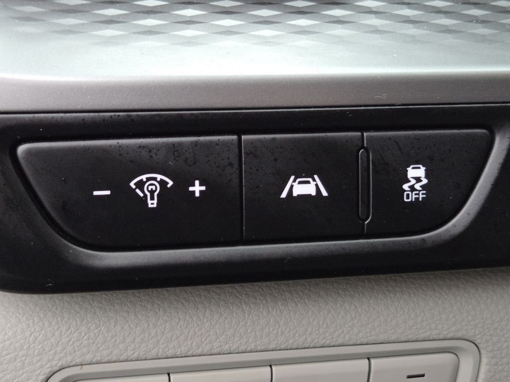 Used 2024 Snow White Pearl Kia LX image 13
