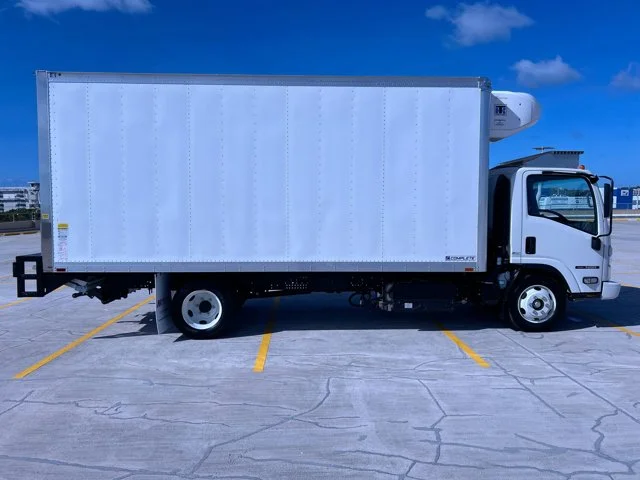New 2024 White ISUZU 18ft Thermo King w/2500lb Lift, 19,500lb GVWR image 9