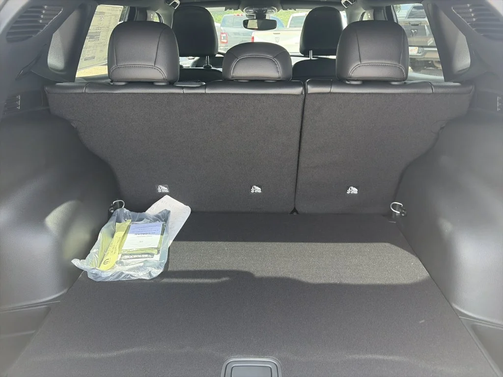 New 2026 Fathom Blue Pearl-Coat Exterior Paint Jeep Latitude image 29