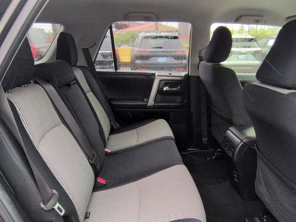 Used 2016 Midnight Black Metallic Toyota SR5 image 27