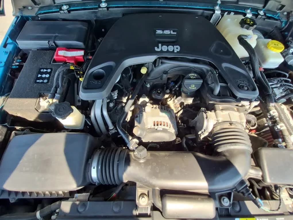 Used 2019 Bikini Pearlcoat Jeep Sport S image 16
