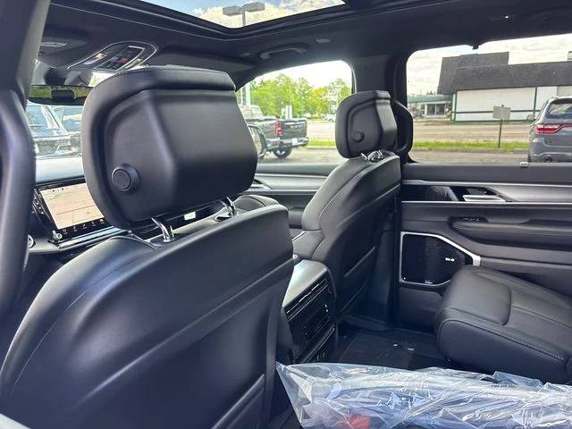 New 2026 White Jeep Limited Reserve image 9