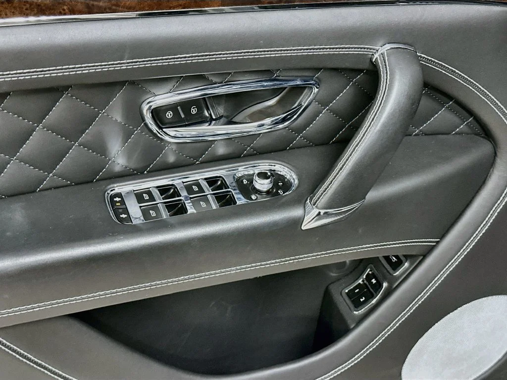 Used 2018 Gray Bentley W12 image 19