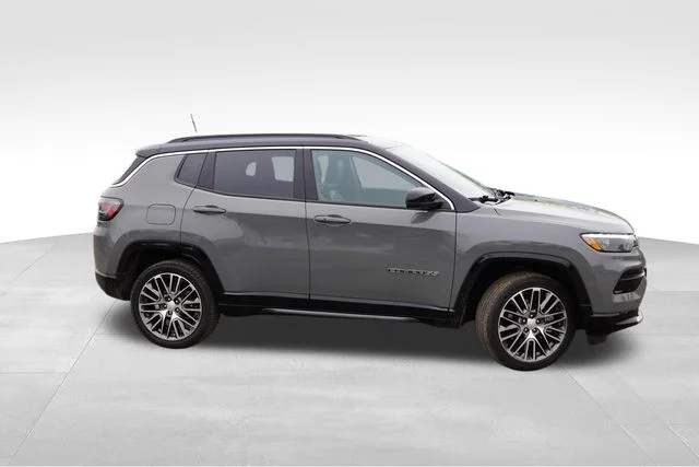 Used 2023 Gray Jeep Limited image 2