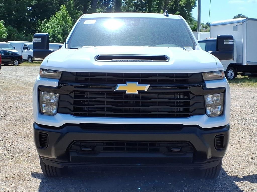 New 2026 Summit White Chevrolet WT image 2