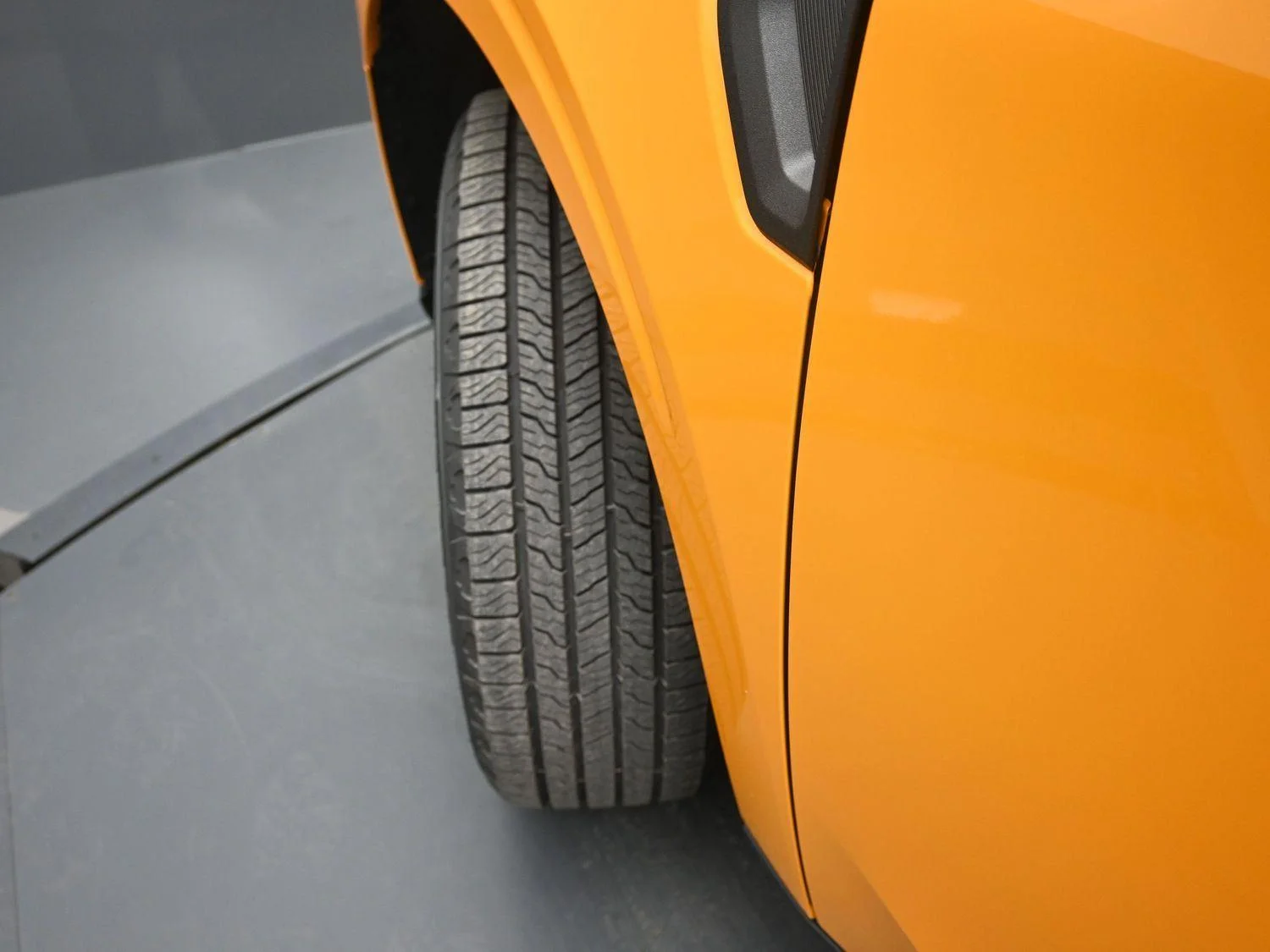 New 2026 Orange Fury Metallic Tri-Coat Ford XLT image 5
