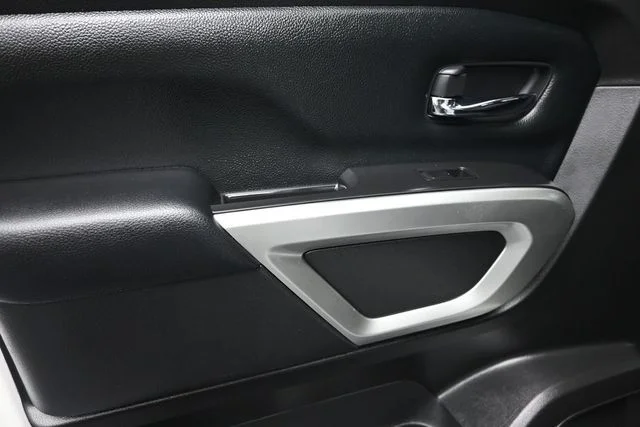 Used 2022 White Nissan SV image 11