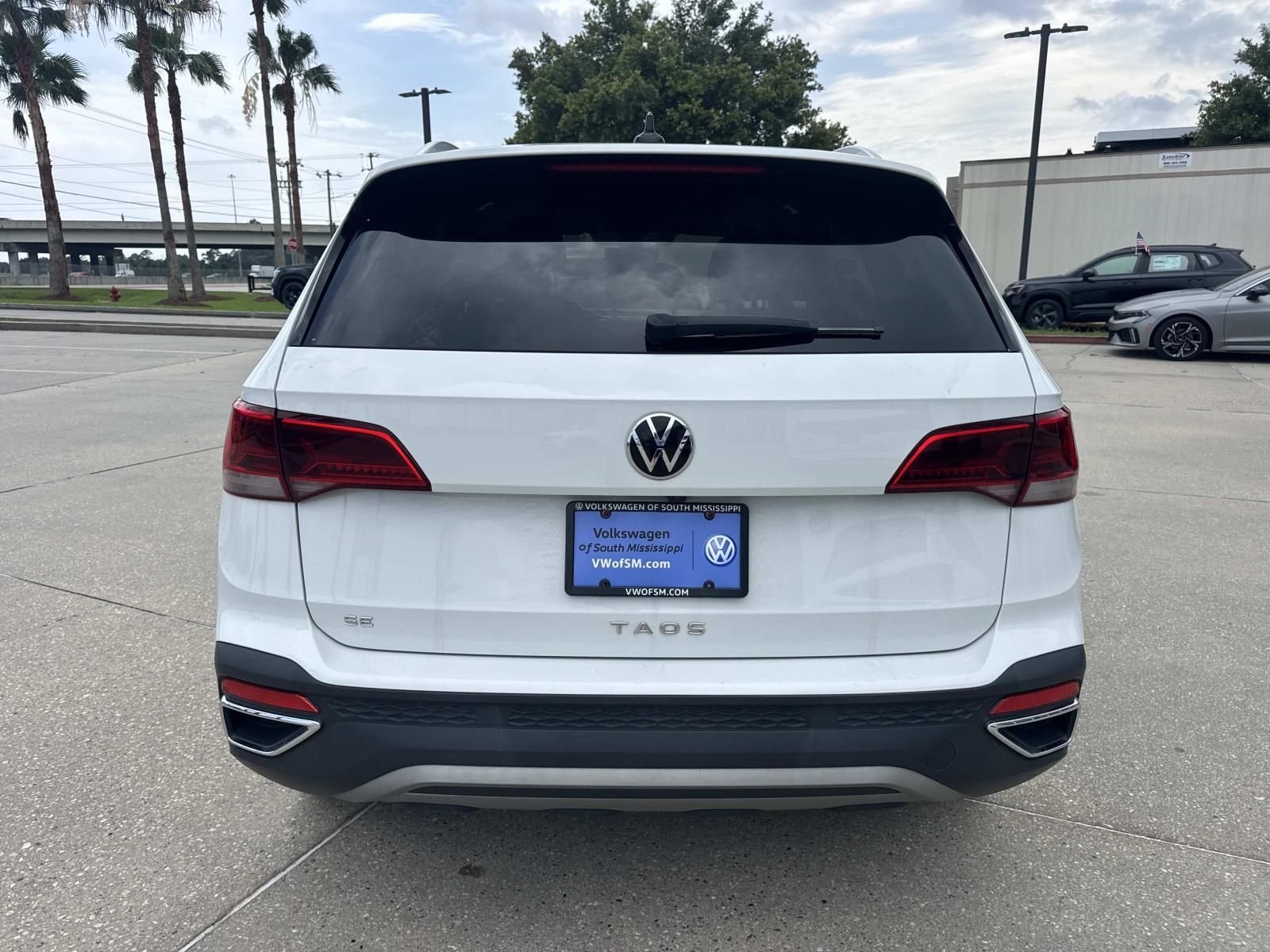 Used 2023 White Volkswagen 1.5T SE image 6