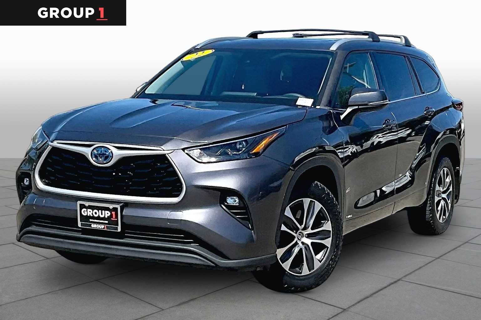 Pre-Owned 2022 Toyota Highlander Hybrid XLE