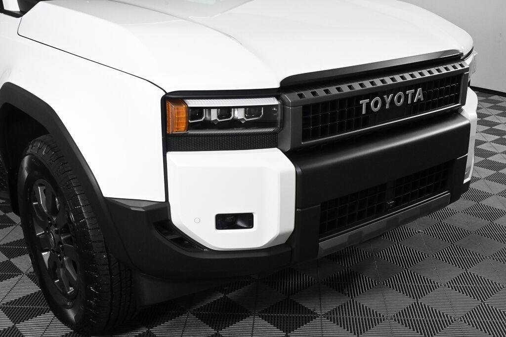 Used 2027 Ice Cap Toyota BASE image 34