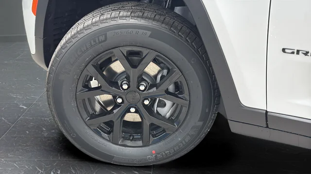 New 2026 Bright White Clear-Coat Exterior Paint Jeep Altitude image 34