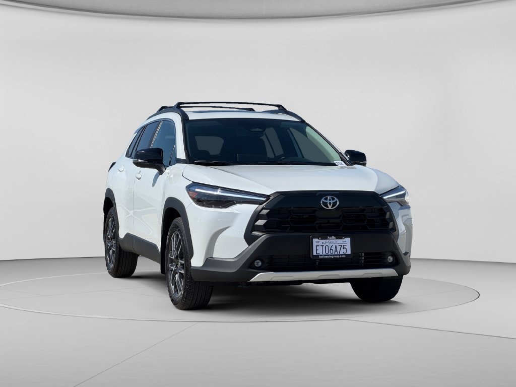 Used 2026 Pearl Toyota XLE image 3