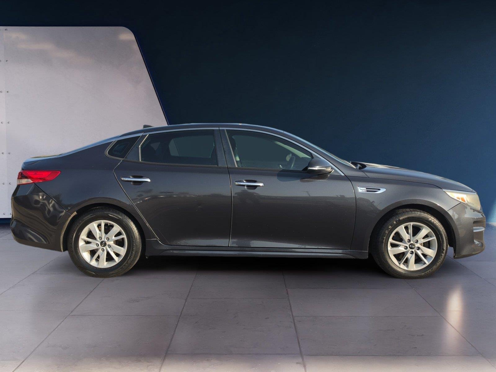 2017 Kia Optima LX - Photo 6
