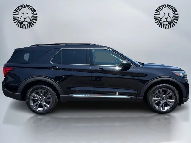 Used 2025 Black Metallic Ford Active image 5