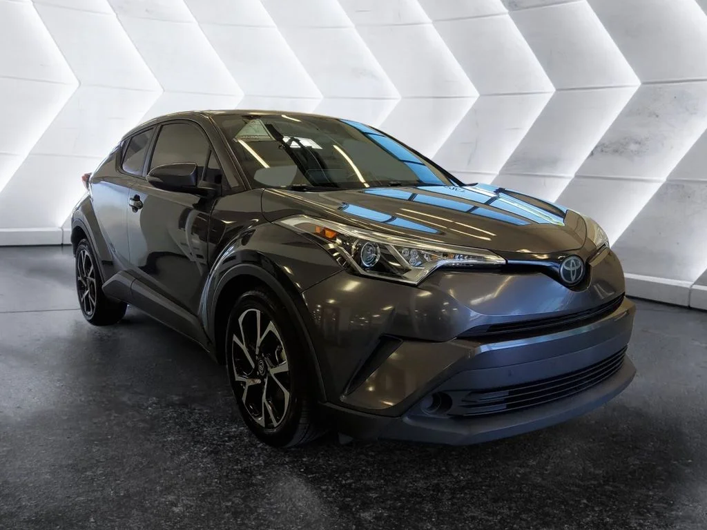 Used 2019 Gray Toyota XLE image 1