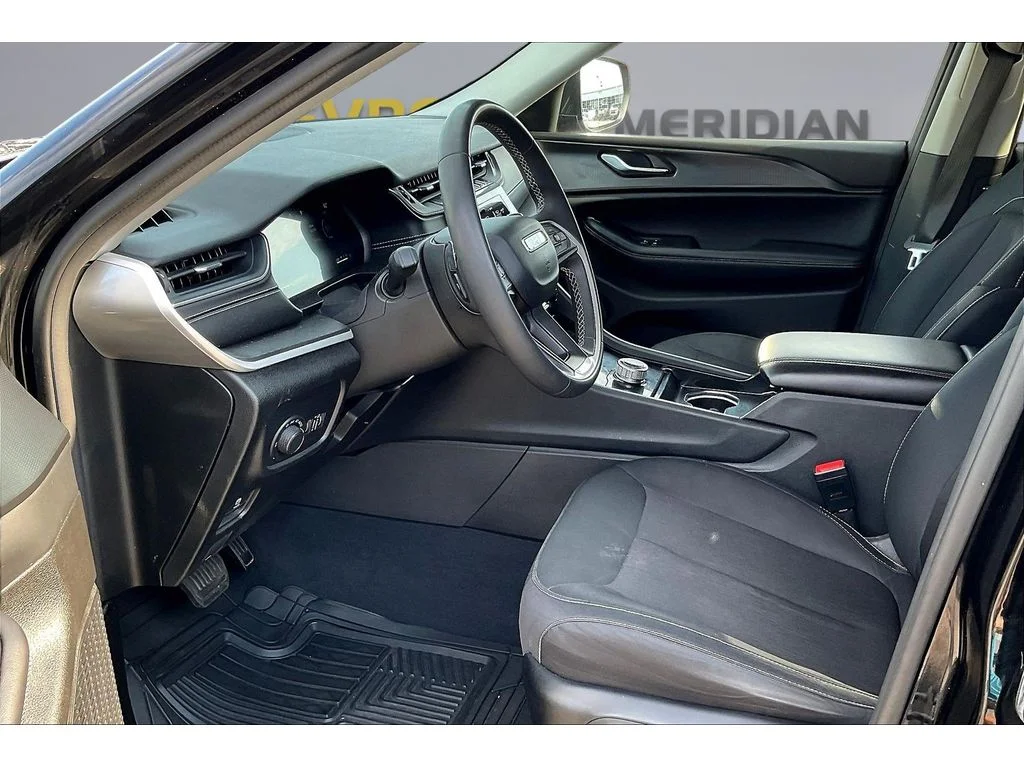 Used 2023 Gray Jeep Laredo image 11