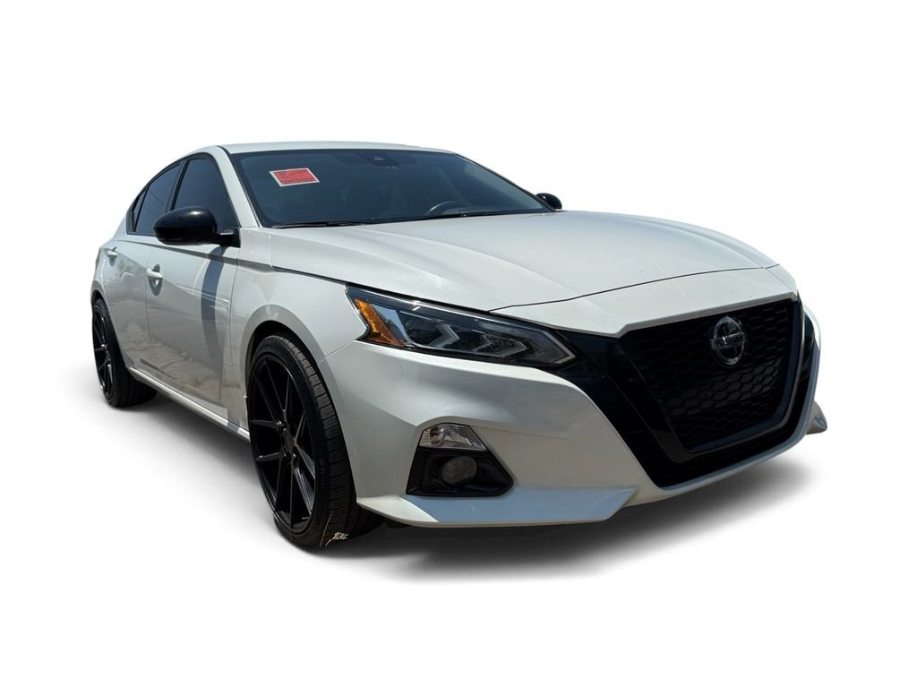 Used 2022 White Nissan 2.5 SR image 14