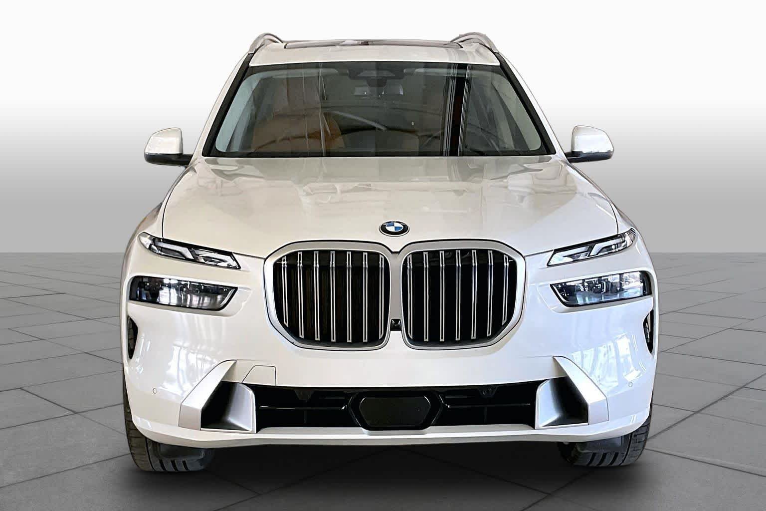 Used 2026 Mineral White Metallic BMW xDrive40i image 3
