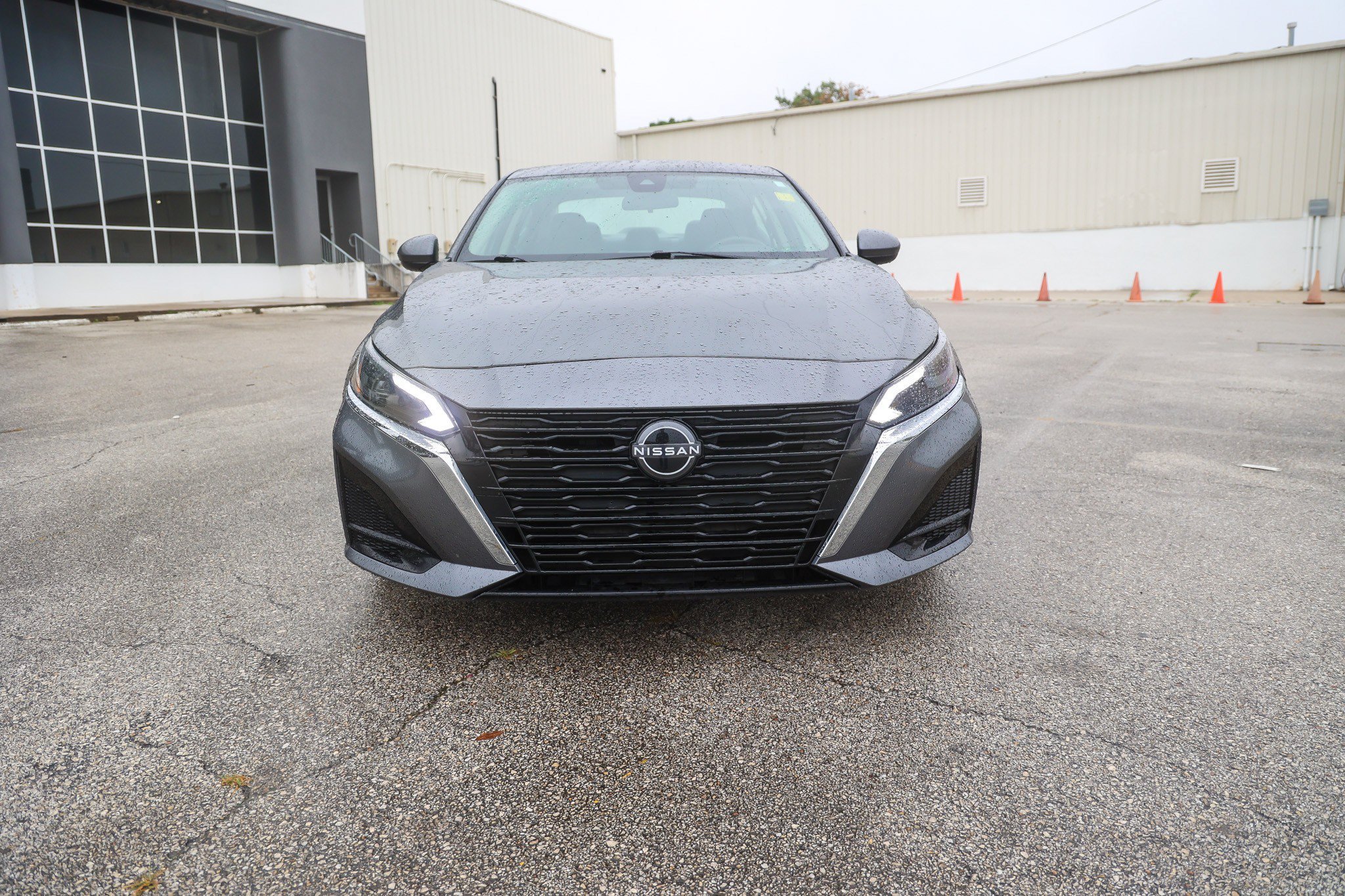 Used 2023 Gun Metallic Nissan 2.5 SV image 2