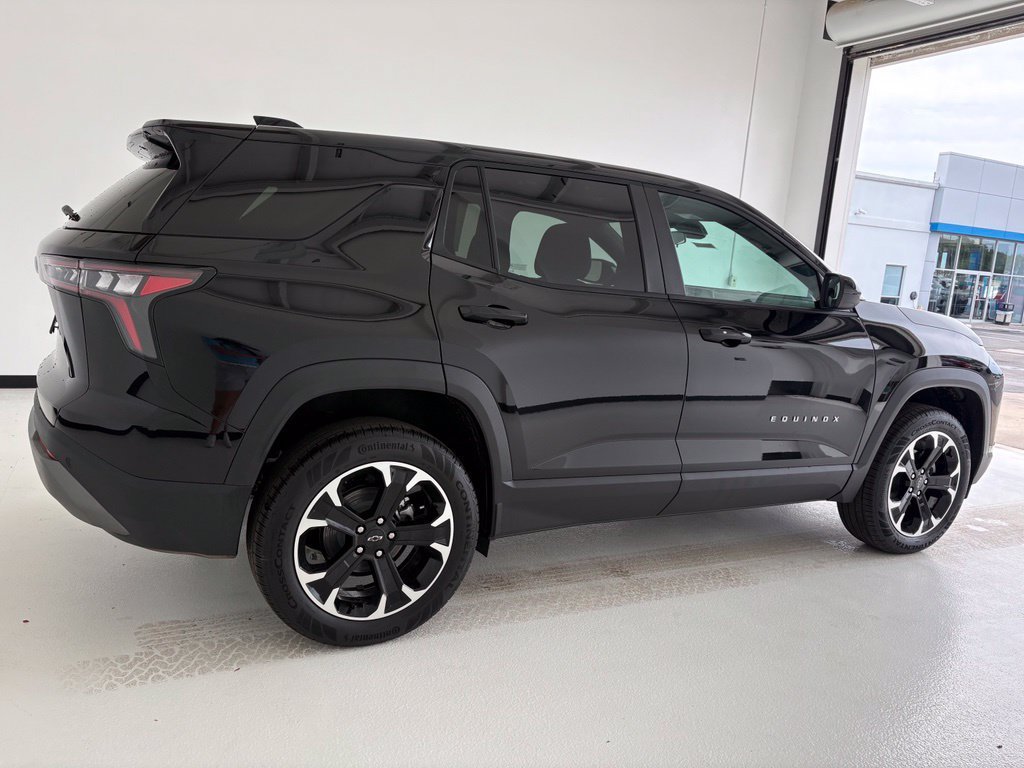 New 2027 Mosaic Black Metallic Chevrolet LT image 21