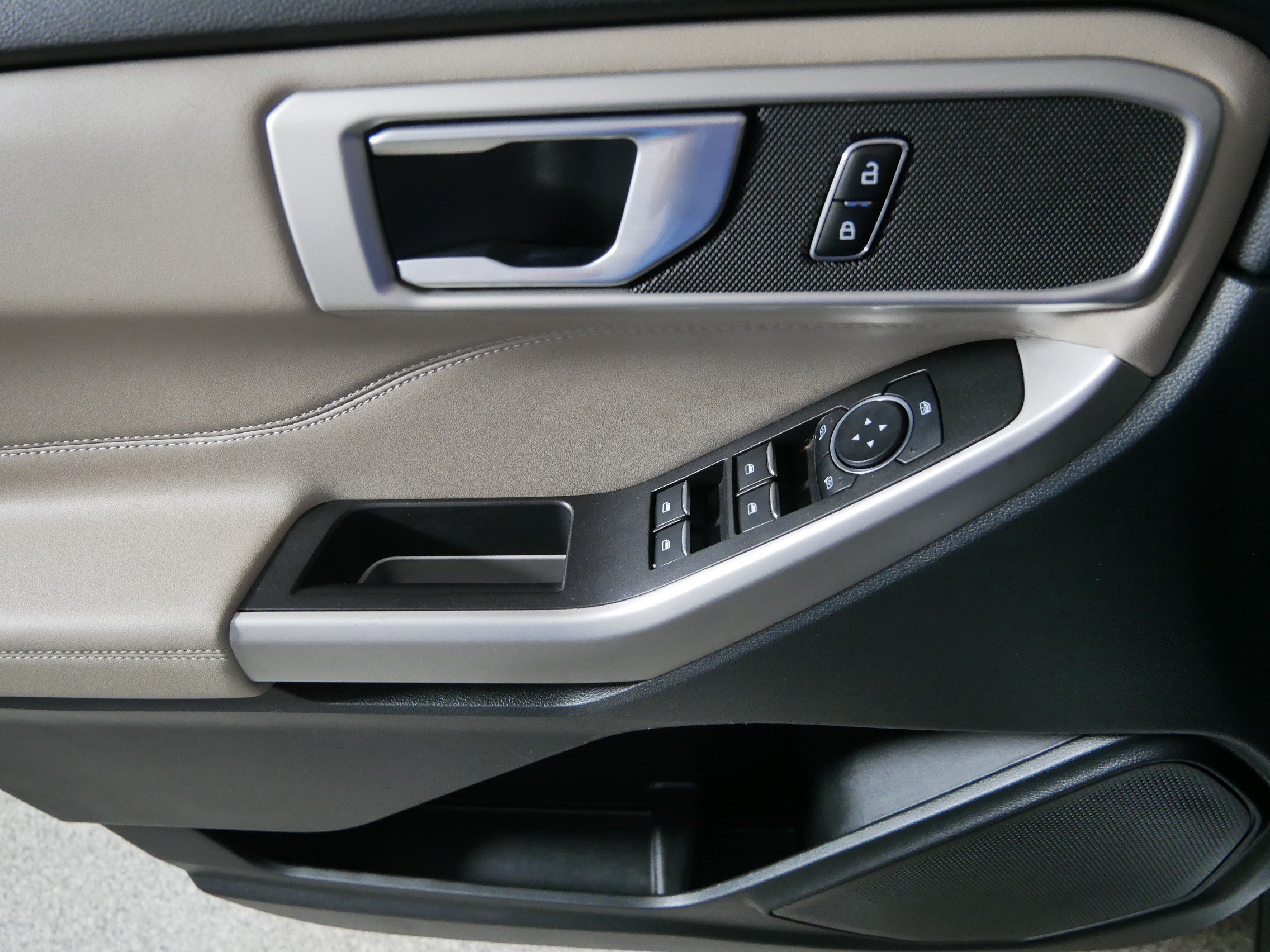 2023 Ford Explorer XLT - Photo 19