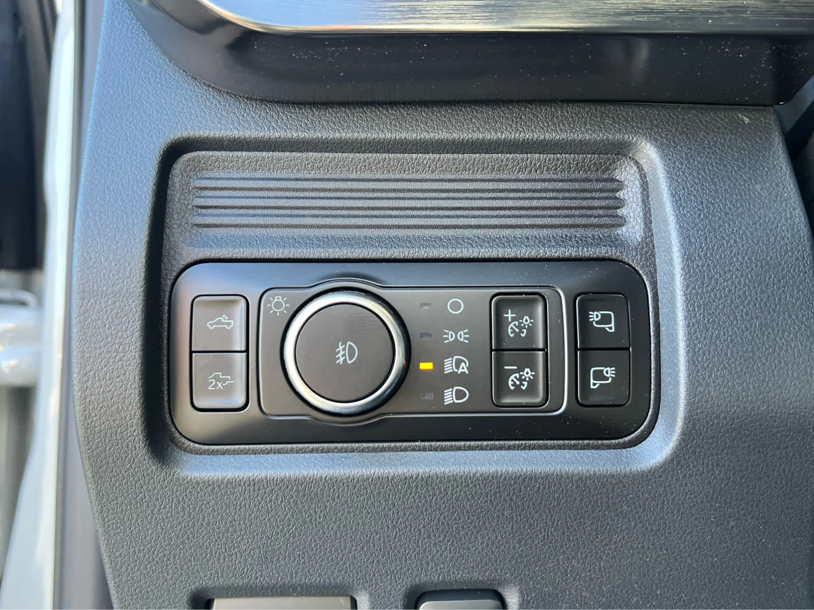 New 2026 Avalanche Ford F-350® Lariat® image 33