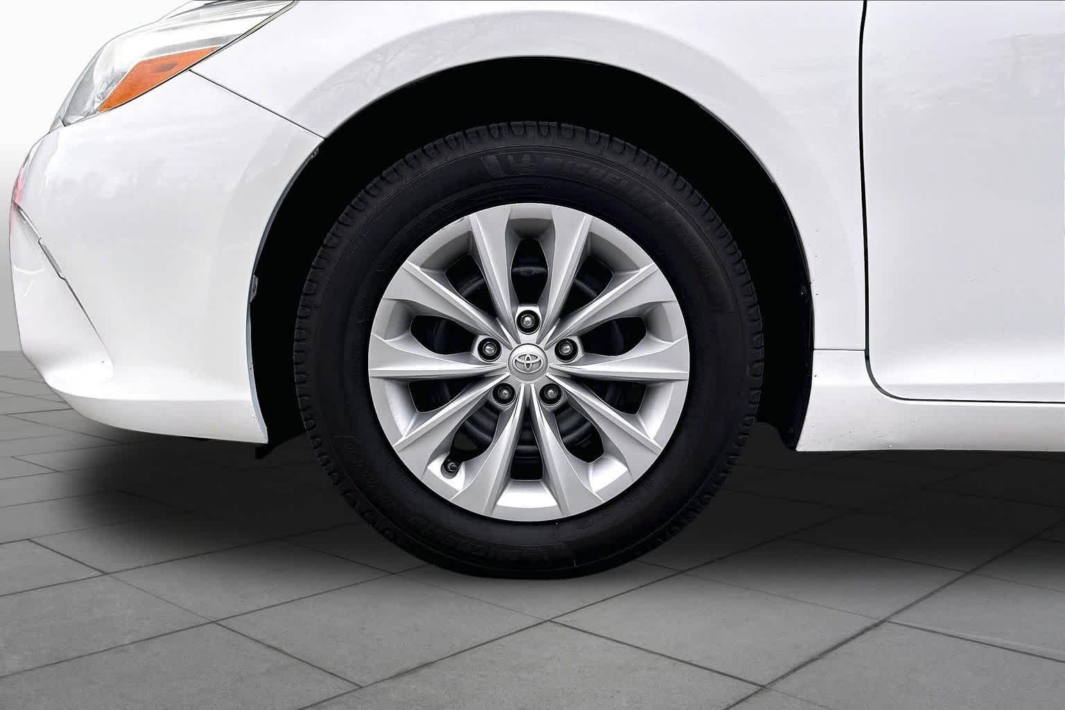 Used 2016 Super White Toyota LE image 11