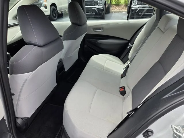 Used 2020 Silver Toyota LE image 10