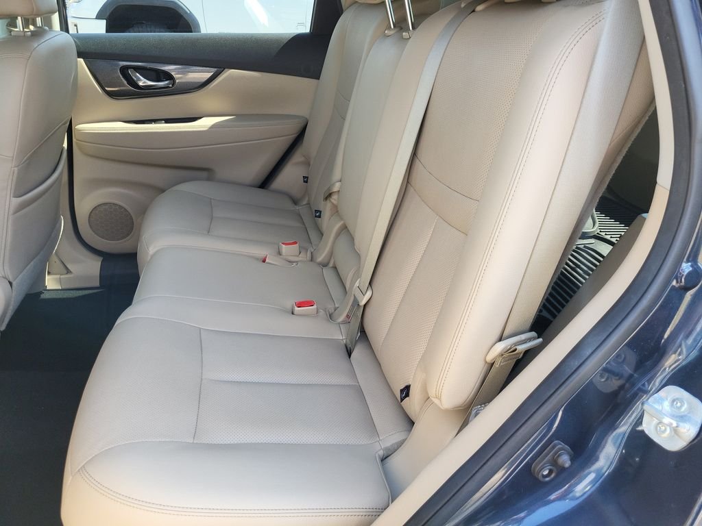 Used 2016 Blue Nissan SL image 15