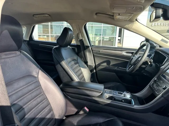 Used 2020 Agate Black Metallic Ford SEL image 9