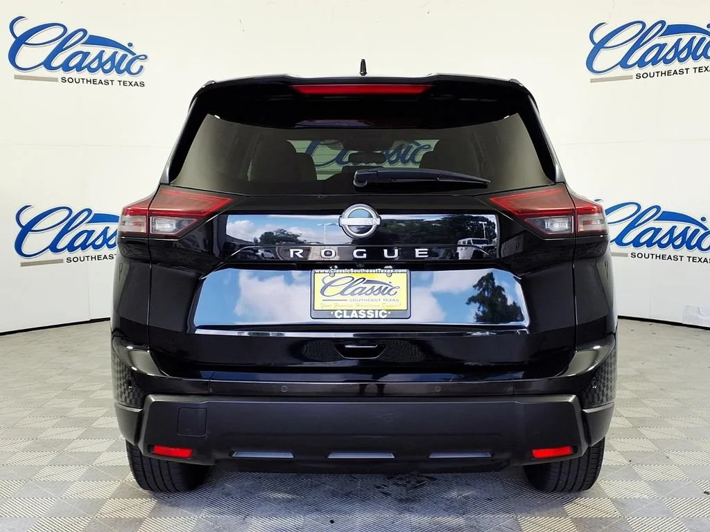Used 2025 Super Black Nissan SV image 4