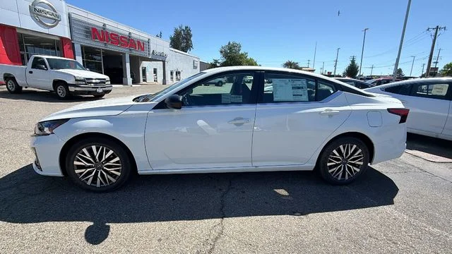 New 2026 White Nissan 2.5 SV image 7