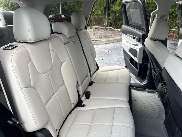 Used 2020 Green Kia EX image 11