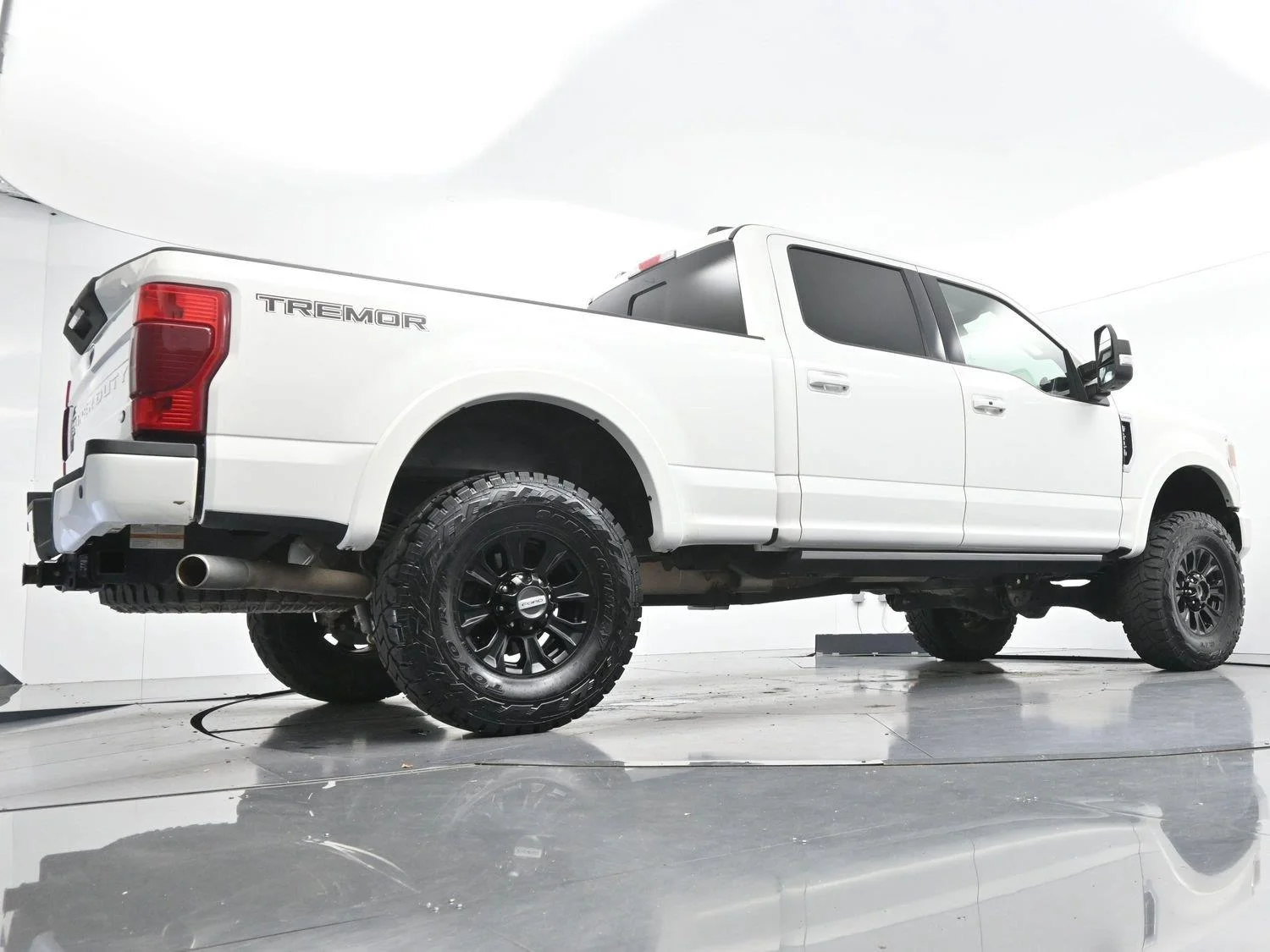 Used 2022 Star White Metallic Tri-Coat Ford LARIAT image 52
