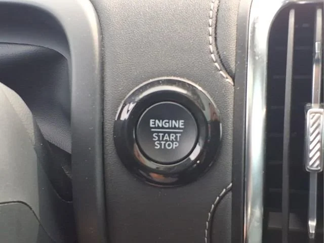 Used 2025  Ford Platinum image 10