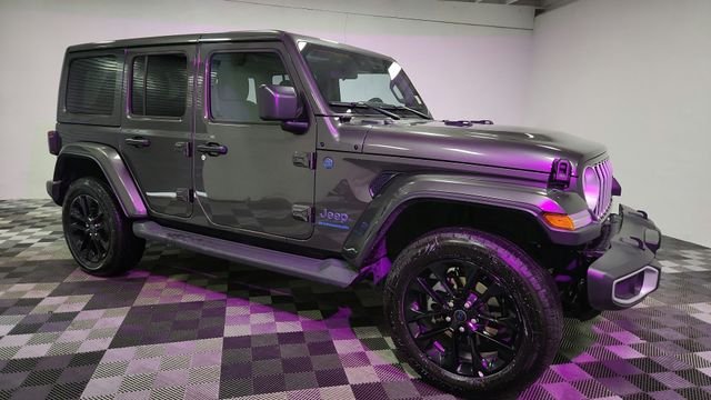 Used 2025 Gray Jeep Sahara 4xe image 25